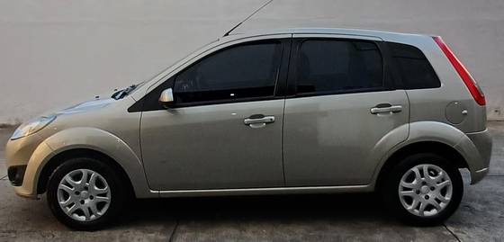FORD FIESTA 1.6 ROCAM SE 8V FLEX 4P MANUAL FORD FIESTA 1.6 ROCAM SE 8V FLEX 4P MANUAL